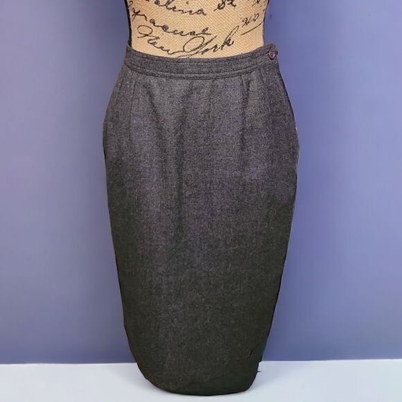 Valentino Wool Skirt Size 8 in EUC - Picture 1 of 7